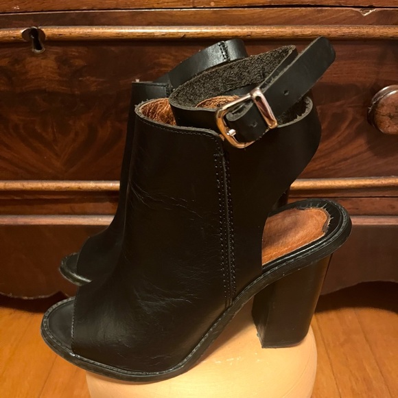 SixtySeven Black Leather Peep Toe Slingback Ankle Chunky Heel EUR 37 or 7-7.5 - Picture 2 of 8
